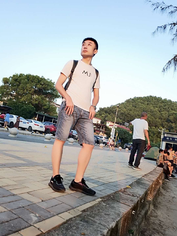 俊皓的第一张照片--深圳闪婚服务中心