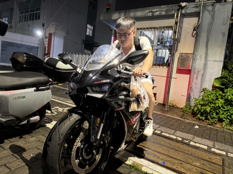 Uhiii的第一张照片--深圳闪婚服务中心